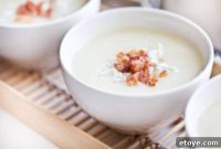 Smoky Bacon & Tangy Gorgonzola Cauliflower Cream Soup