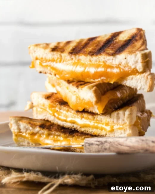Easy Microwave Grilled Cheese 1 featured 121176