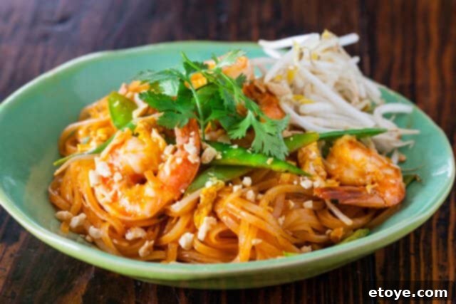 Quick and Easy Pad Thai 1 featured 31889