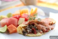 Sundried Tomato Omelet with Creamy Basil Sauce