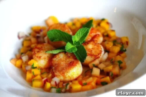 Seared Scallops with Mango Melon Salsa Delicious Seared Scallops with Homemade Mango Melon Salsa