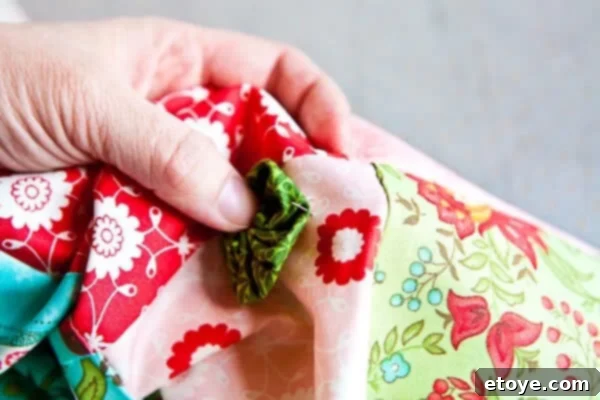 Whip Up Your Own Kitchen Hand Towels 24 Hand-Sewing Yo-Yos onto Fabric