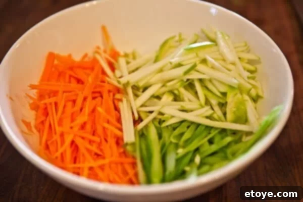 Chicken Sausage & Apple Slaw 10 Julienned carrots, adding vibrant color and crunch to the slaw