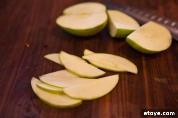 Chicken Sausage & Apple Slaw 8 Thinly sliced apples for a refreshing and vibrant slaw