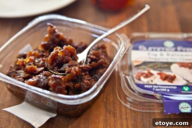 Flank Steak & Chèvre Toasts 13 Finely sliced roasted red bell pepper, ready to be layered onto the toasts.
