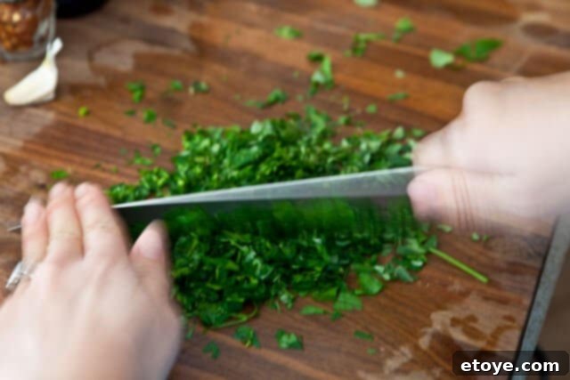 Zesty Chimichurri Skirt Steak 5 Finely chopped parsley, oregano, and garlic for chimichurri