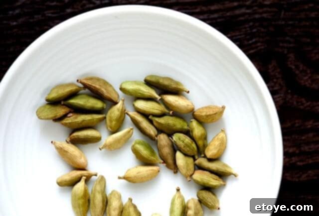 Cardamom pods for Thai coffee Green cardamom pods for infusing cream in Thai Iced Coffee