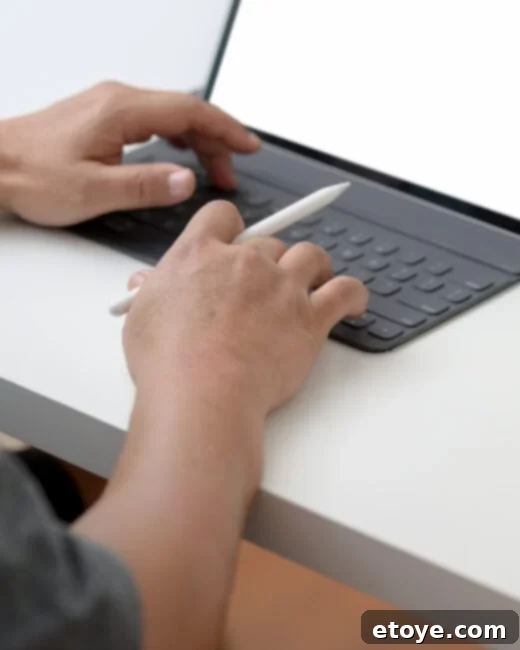 Win a Tablet Keyboard and Case Set 4 Smart features of the iPad keyboard case including protection and Apple Pencil holder