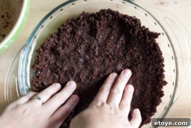 Peanut Butter Pie Chocolate Layer Melted chocolate is poured over the cookie crust, forming an even layer.