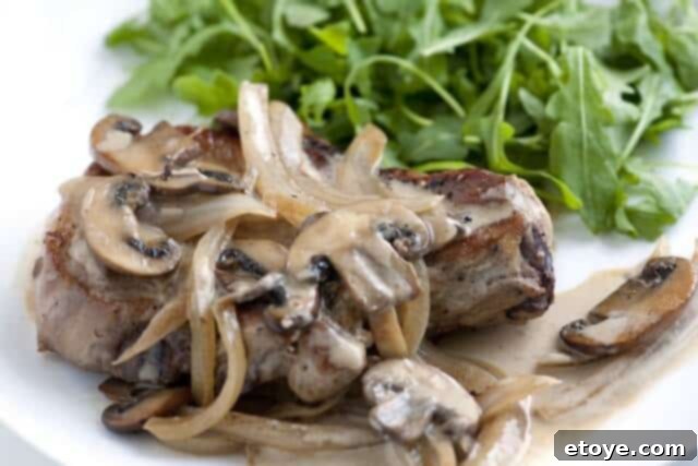 Delicious Pork Chops with Creamy White Wine Sauce