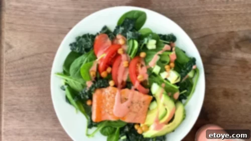 Vibrant Seared Salmon Salad with Crispy Chickpeas and Zesty Strawberry Vinaigrette 12 Seared salmon salad with strawberry dressing