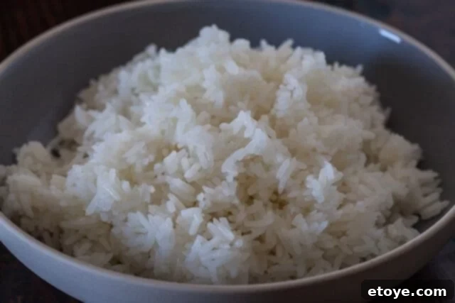Measuring water precisely for microwave rice is the key to achieving perfect texture