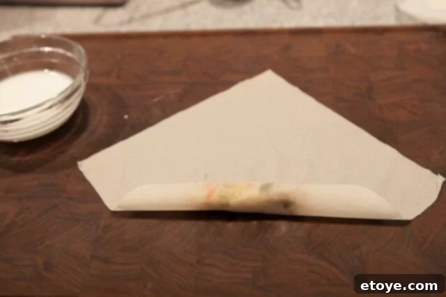 Roll Spring Roll Wrapper Tightly