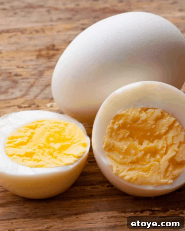Perfectly Cooked Eggs: Soft and Hard Boiled Methods 8 hard boiled egg in the microwave