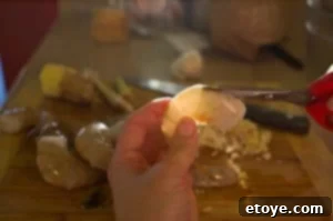 Deveining Shrimp with Kitchen Shears Kitchen shears snipping shrimp shell for deveining