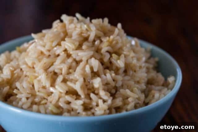 How to cook brown rice in the microwave using alternative lids