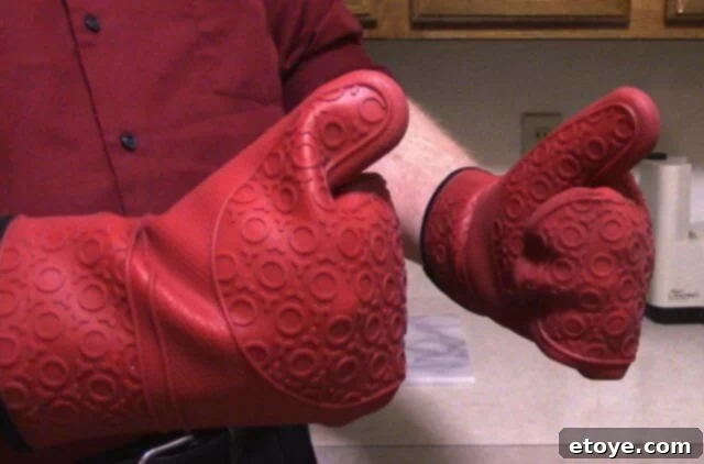 Highly Flexible Silicone Oven Mitts for Easy Grip
