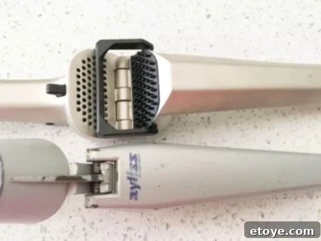 Garject's Reinforced Hinge for Smooth, Strong, and Steady Operation