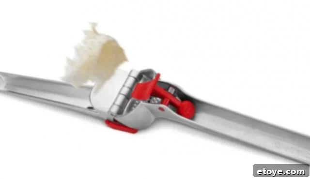 Dreamfarm Garject's Innovative Eject Button for Clean Garlic Peel Removal