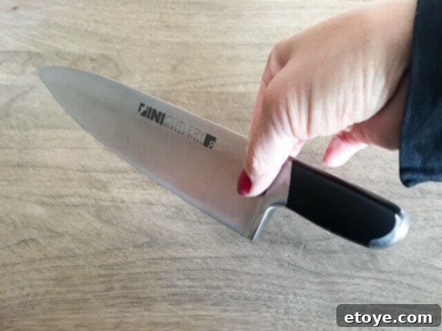 Fini Knives: Short handle promotes stable and controlled cutting