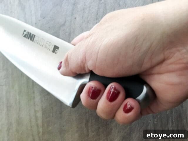 Fini Cutlery Knives: Ergonomic handle for enhanced control