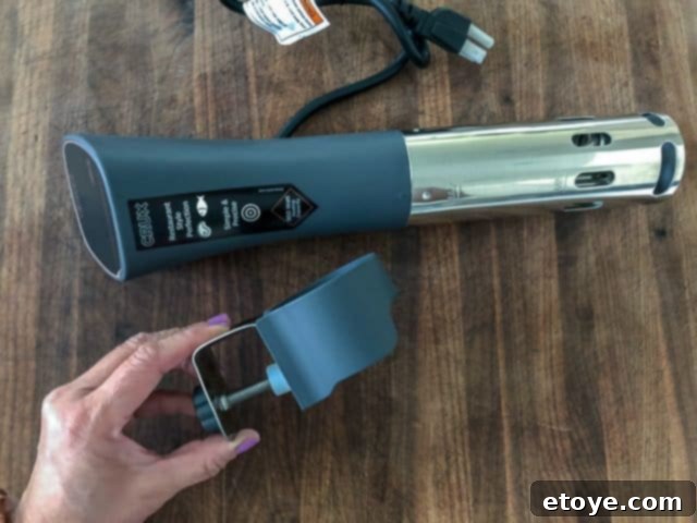 Crux Sous Vide Review: Detachable Clamp Feature