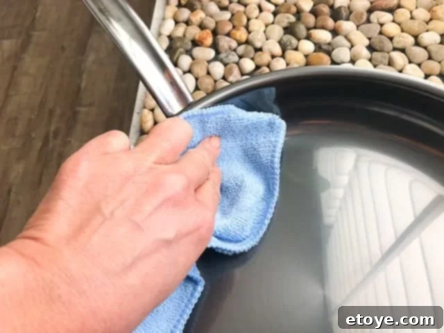 Hestan NanoBond Skillet Cleaning with Just a Damp Cloth Hestan NanoBond Skillet Cleaning with Just a Damp Cloth