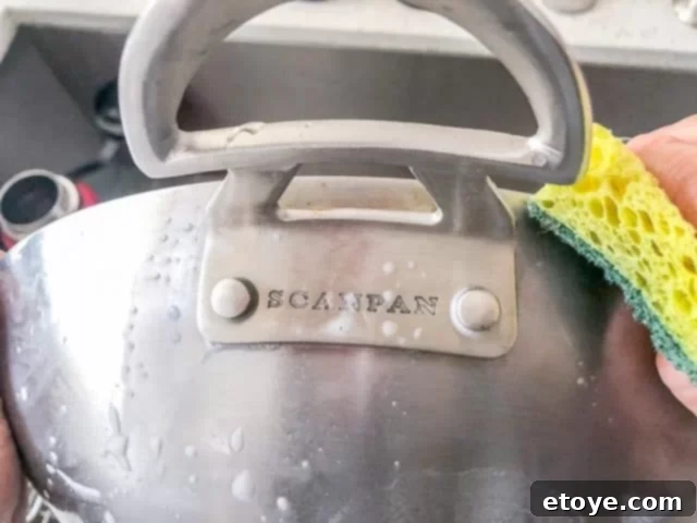 Scanpan CS+ Wok Review: Close-up of difficult-to-clean areas around the helper handle