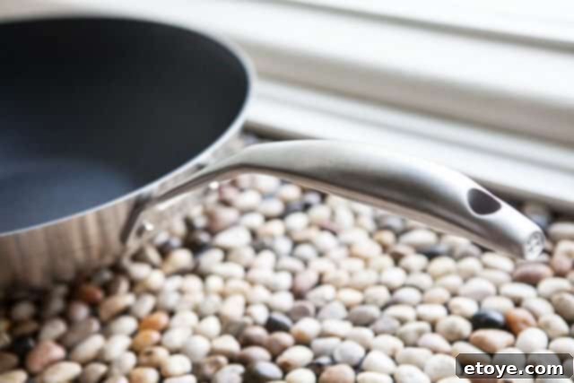 Scanpan CS+ Wok Review: Ergonomic and sturdy handle design