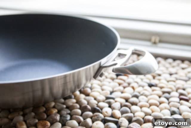 Scanpan CS+ Wok Review: Essential helper handle for balanced lifting