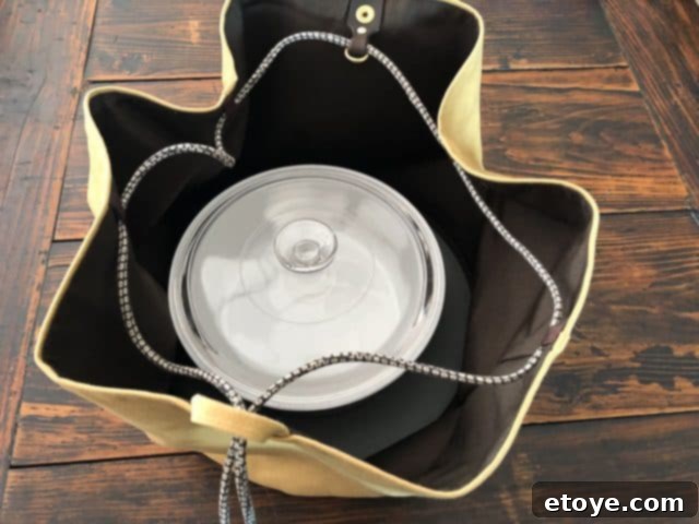 Thread and Whisk Bloom Culinary Totes Review and Giveaway 4 Insulated base of Thread & Whisk Bloom Culinary Tote for temperature control