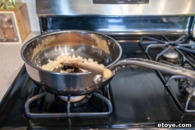 Hestan Nanobond Essential Pan Review & Giveaway 4 Close-up of the comfortable and balanced ergonomic handle of the Hestan Nanobond Essential Pan