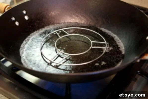 matsutake-dobin-mushi-mushroom-recipe-019 Steamer setup in a wok, with boiling water ready for Dobin Mushi preparation