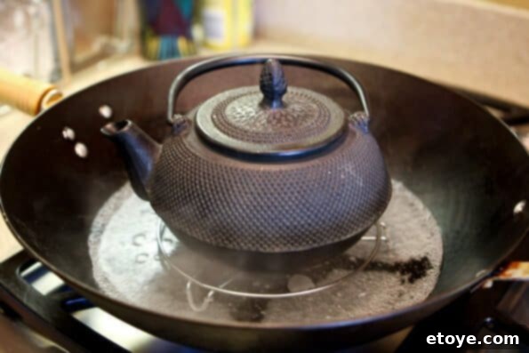 matsutake-dobin-mushi-mushroom-recipe-020 Placing the Dobin Mushi teapot onto the steamer rack inside a wok for cooking