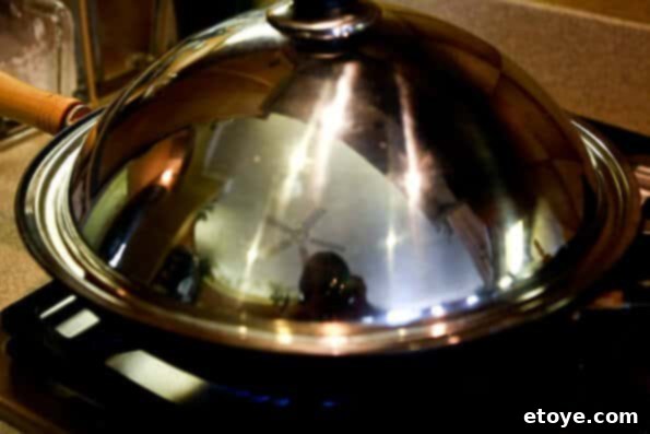 matsutake-dobin-mushi-mushroom-recipe-021 Wok covered with a lid, steaming the Dobin Mushi teapot inside