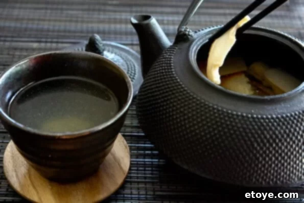 matsutake-dobin-mushi-mushroom-recipe-023 Enjoying the cooked ingredients inside the Dobin Mushi teapot after drinking the broth