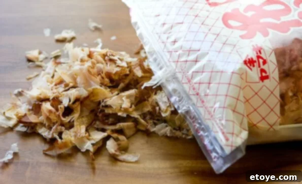 matsutake-dobin-mushi-mushroom-recipe-004 Large, delicate bonito flakes (katsuobushi) for making traditional Japanese dashi