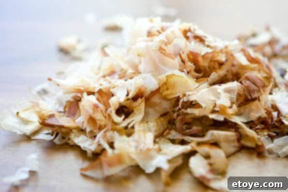 matsutake-dobin-mushi-mushroom-recipe-005 Close-up of beautiful, feathery bonito flakes for authentic dashi broth