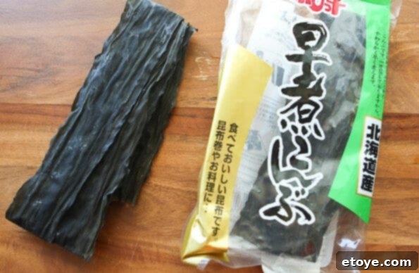 matsutake-dobin-mushi-mushroom-recipe-006 Dried kombu seaweed, an essential ingredient for a rich and flavorful dashi stock