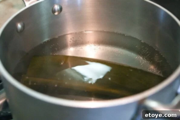 matsutake-dobin-mushi-mushroom-recipe-008 Kombu infusing in water over medium-low heat to create the base for dashi broth