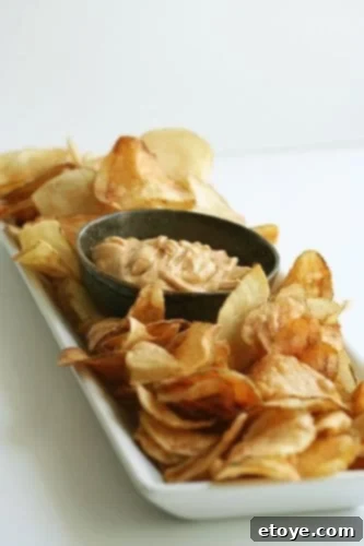 Homemade Potato Chips with Dip Crispy Homemade Potato Chips with Dipping Sauce